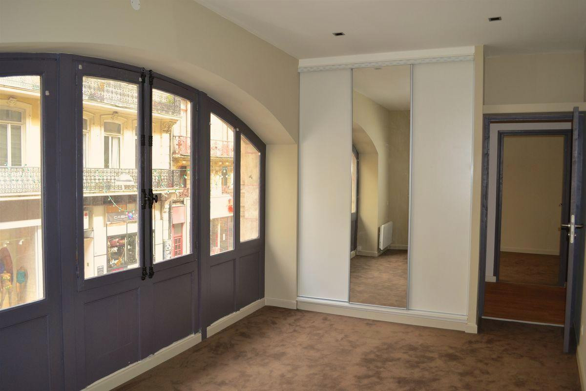 
                                                Location
                                                 Beau T3 75m²  Hyper-Centre