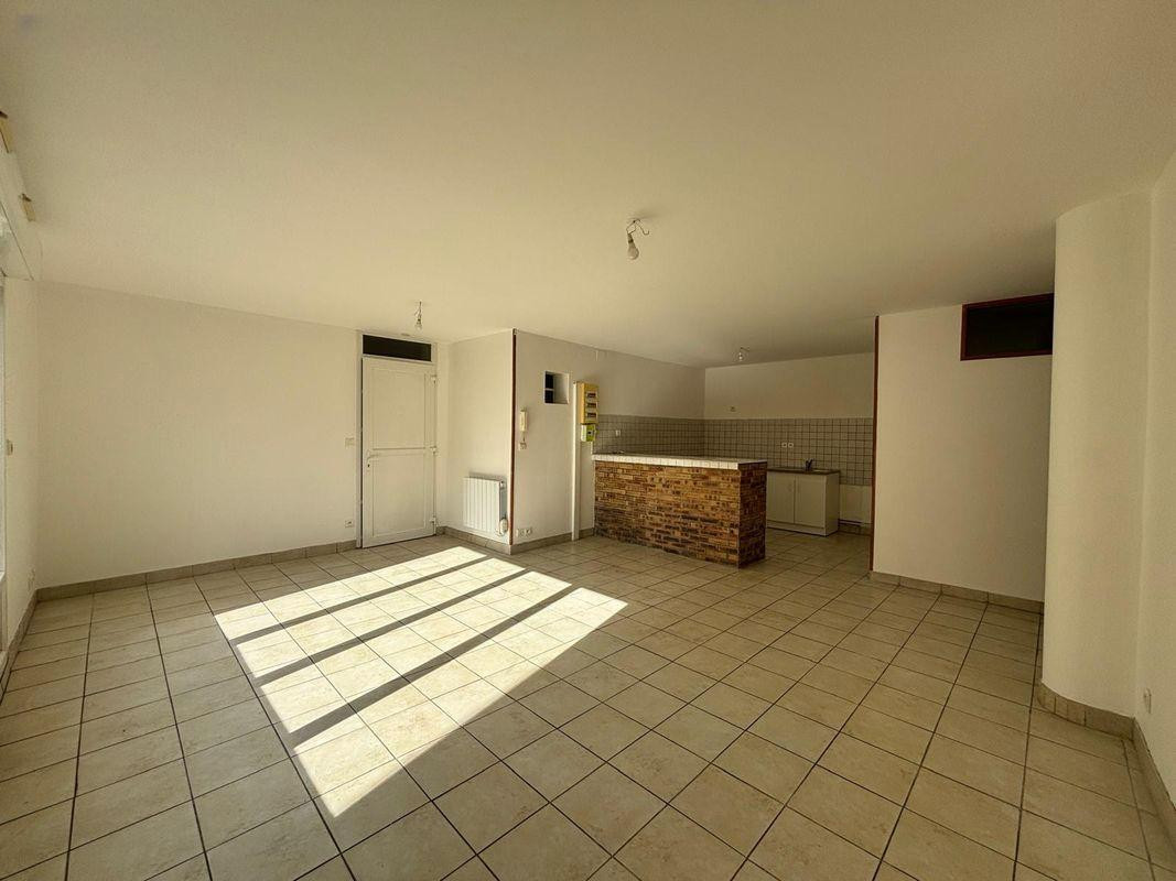 
                                                Location
                                                 Beau T3 80m² - secteur hôpital Sébastopol