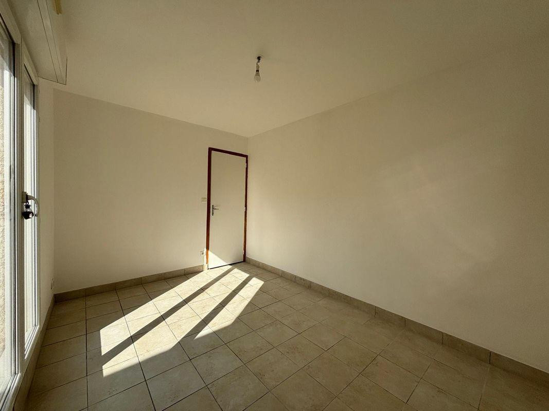 
                                                Location
                                                 Beau T3 80m² - secteur hôpital Sébastopol