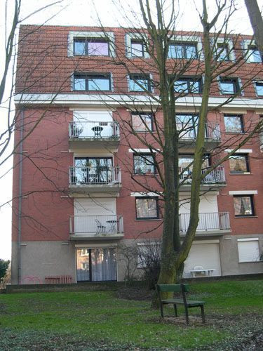 
                                                Location
                                                 Beau T3 85m² Proche gares