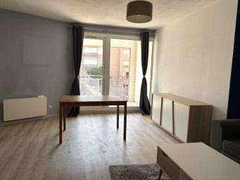 
                                                Location
                                                 Beau T3 de 67,8 m² avec balcon