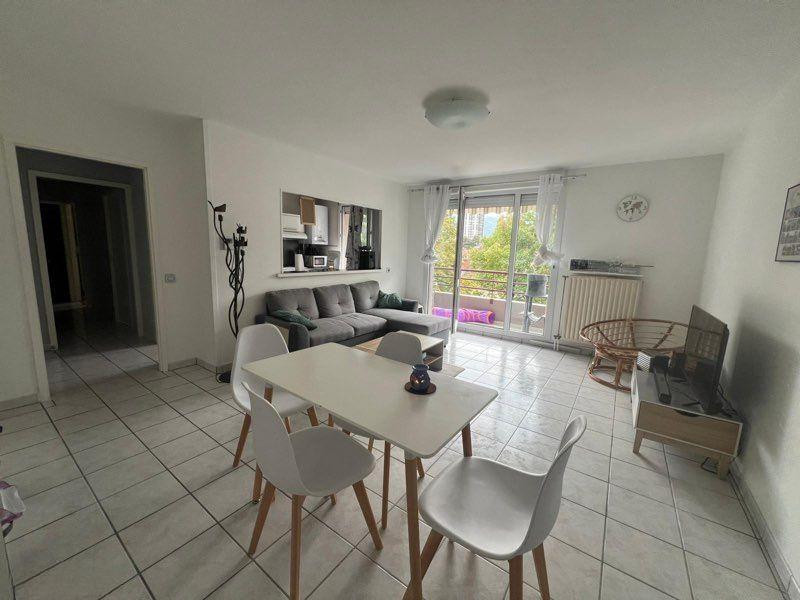 
                                                Location
                                                 Beau T3 efait à neuf 65m² avec balcon