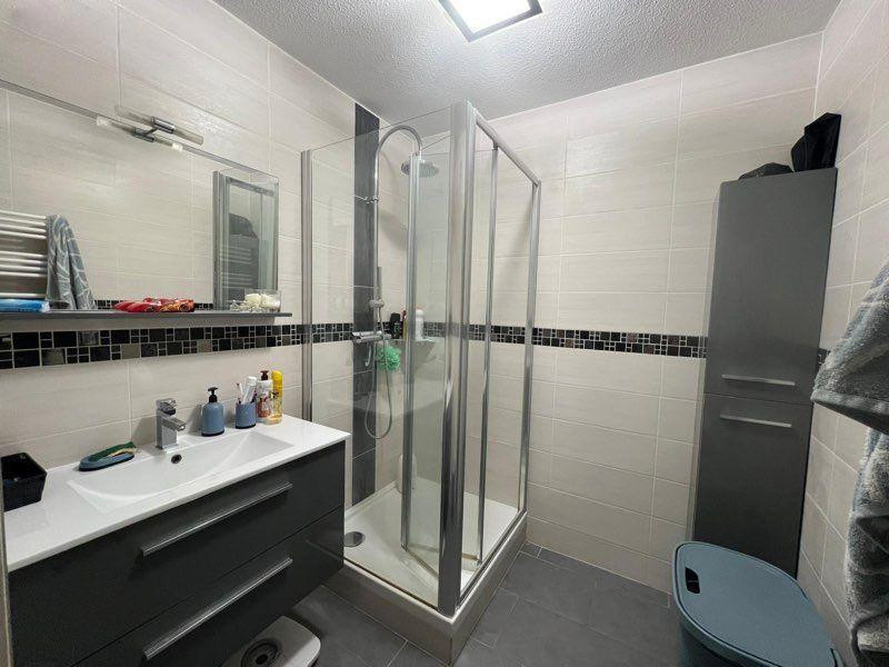 
                                                Location
                                                 Beau T3 efait à neuf 65m² avec balcon