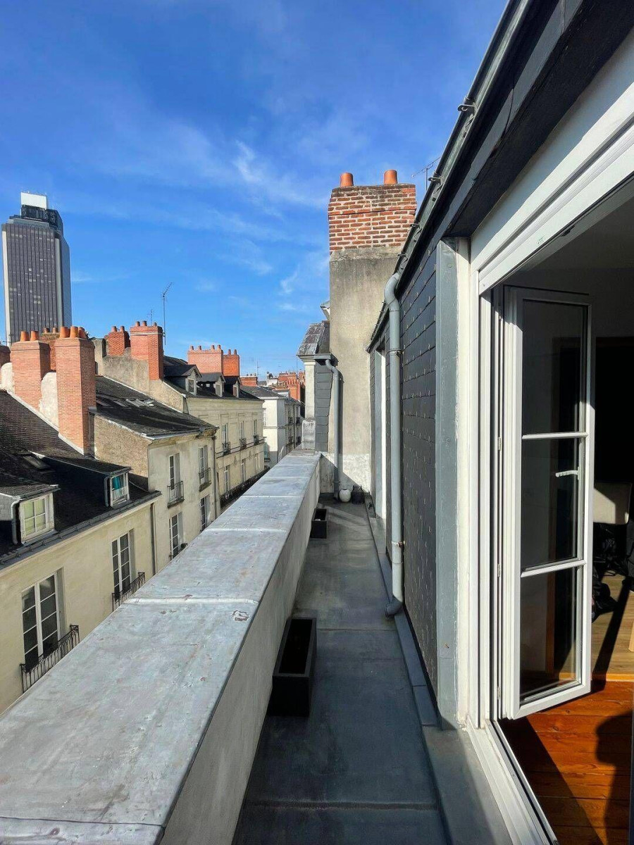 
                                                Location
                                                 Beau T3 meublé 45m² refait à neuf avec balcon