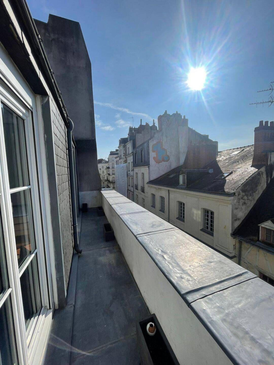 
                                                Location
                                                 Beau T3 meublé 45m² refait à neuf avec balcon