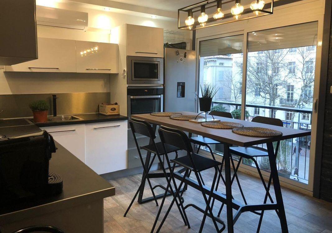 
                                                Location
                                                 Beau T3 meublé 53m² moderne climatisé et équipé