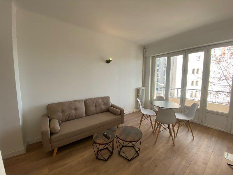 
                                                Location
                                                 Beau t3 meublé 55m² à Saint Roch