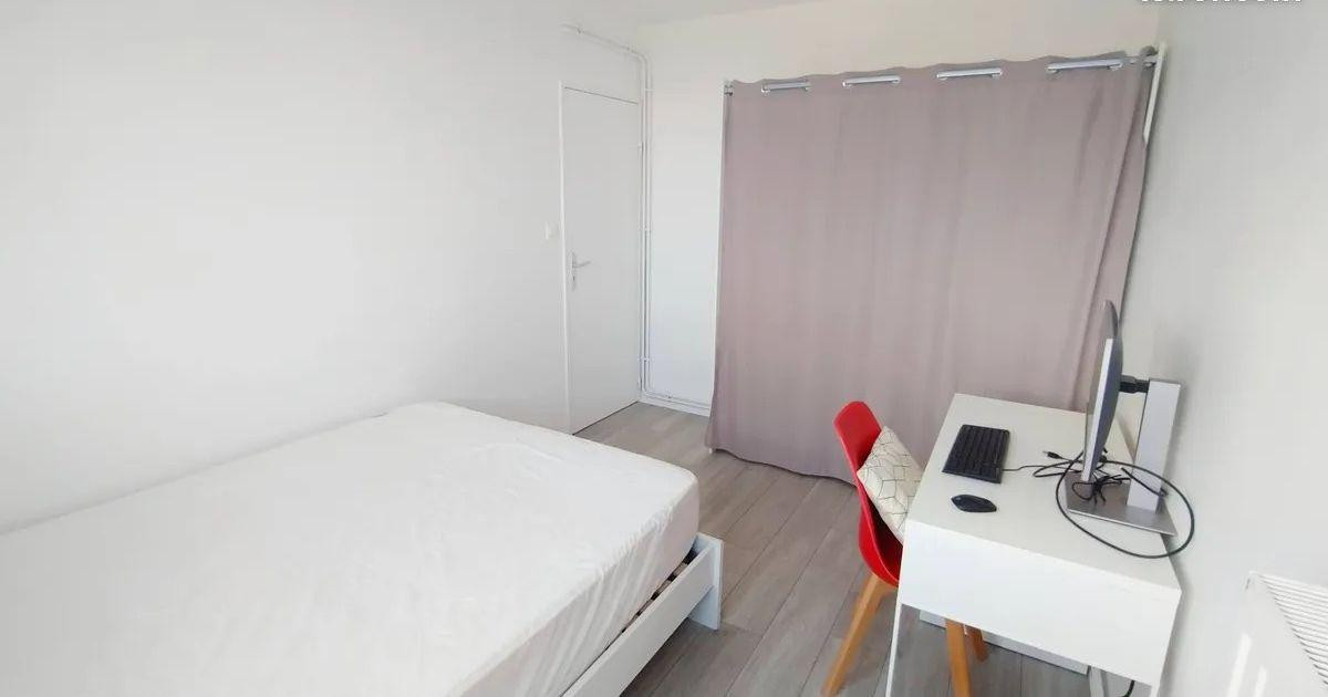 
                                                Location
                                                 Beau T3 meublé 55m² récemment refait avec balcon