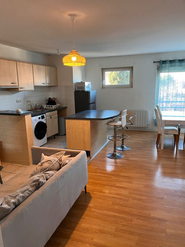 
                                                Location
                                                 Beau T3 meublé 57m²