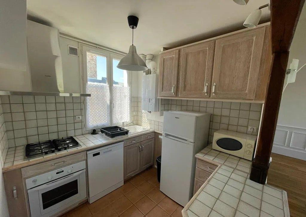 
                                                Location
                                                 Beau T3 meublé 57m² traversant et très lumineux,