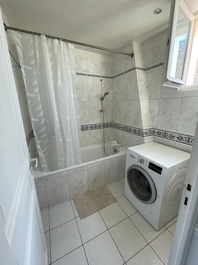 
                                                Location
                                                 Beau T3 meublé 57m² traversant et très lumineux,