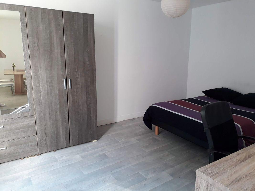 
                                                Location
                                                 Beau T3 meublé 58m²