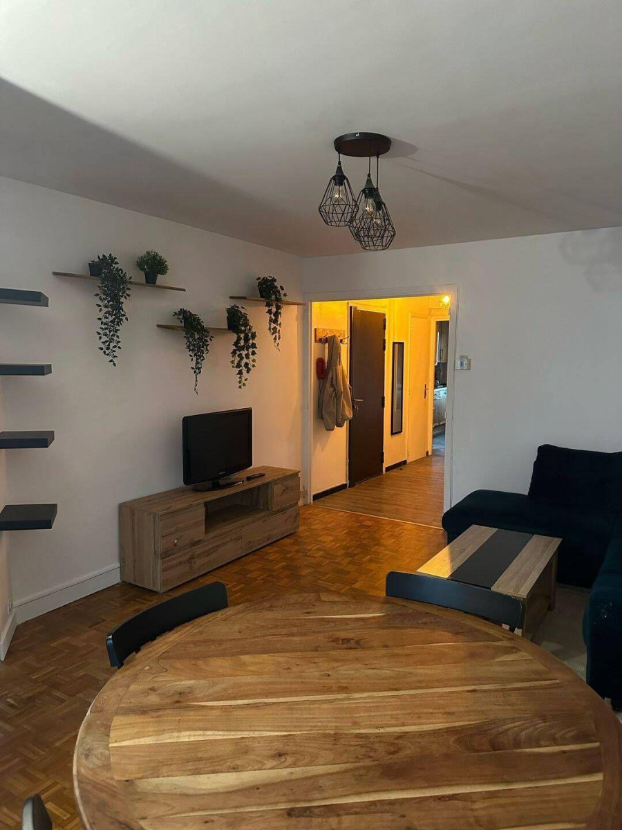 
                                                Location
                                                 Beau T3 meublé 59m² Déodat de Séverac