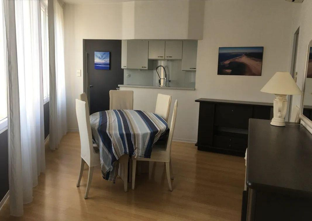 
                                                Location
                                                 Beau T3 meublé 60m² + parking Bordeaux centre