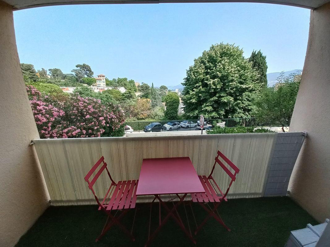 
                                                Location
                                                 Beau T3 meublé 63m² rénové, calme et lumineux