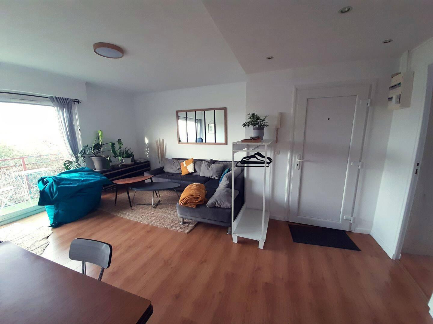 
                                                Location
                                                 Beau T3 meublé 63m² traversant et lumineux