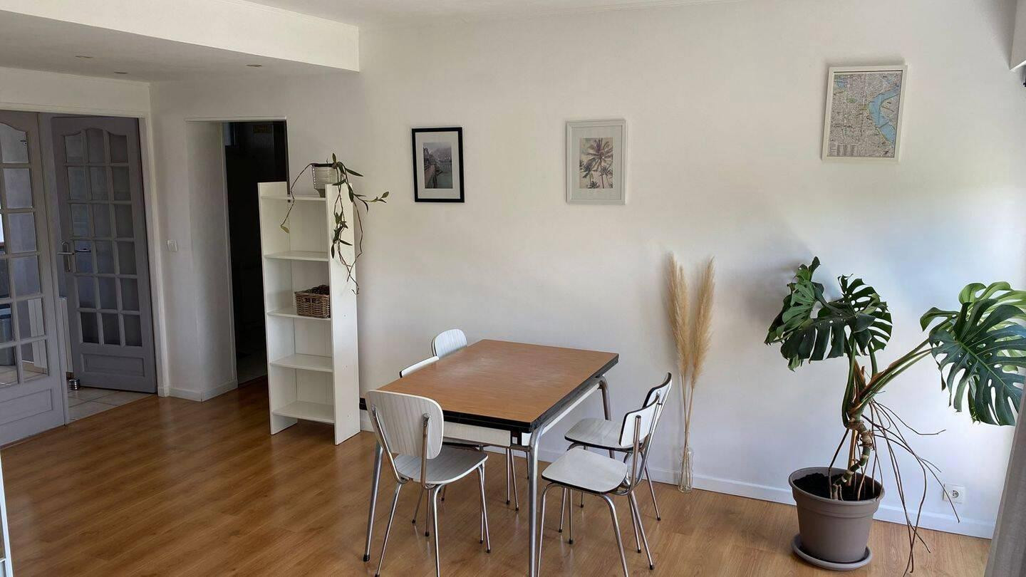 
                                                Location
                                                 Beau T3 meublé 63m² traversant et lumineux