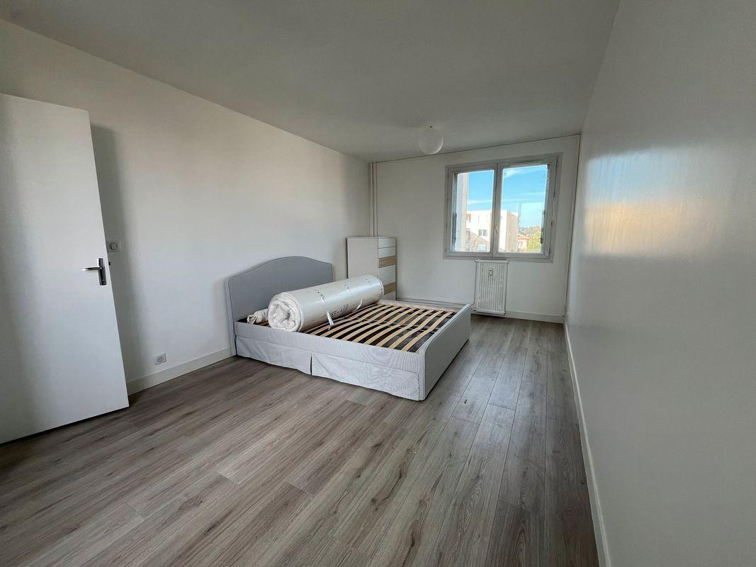 
                                                Location
                                                 Beau T3 meublé 67m² idéal pour 2 colocs ou couple