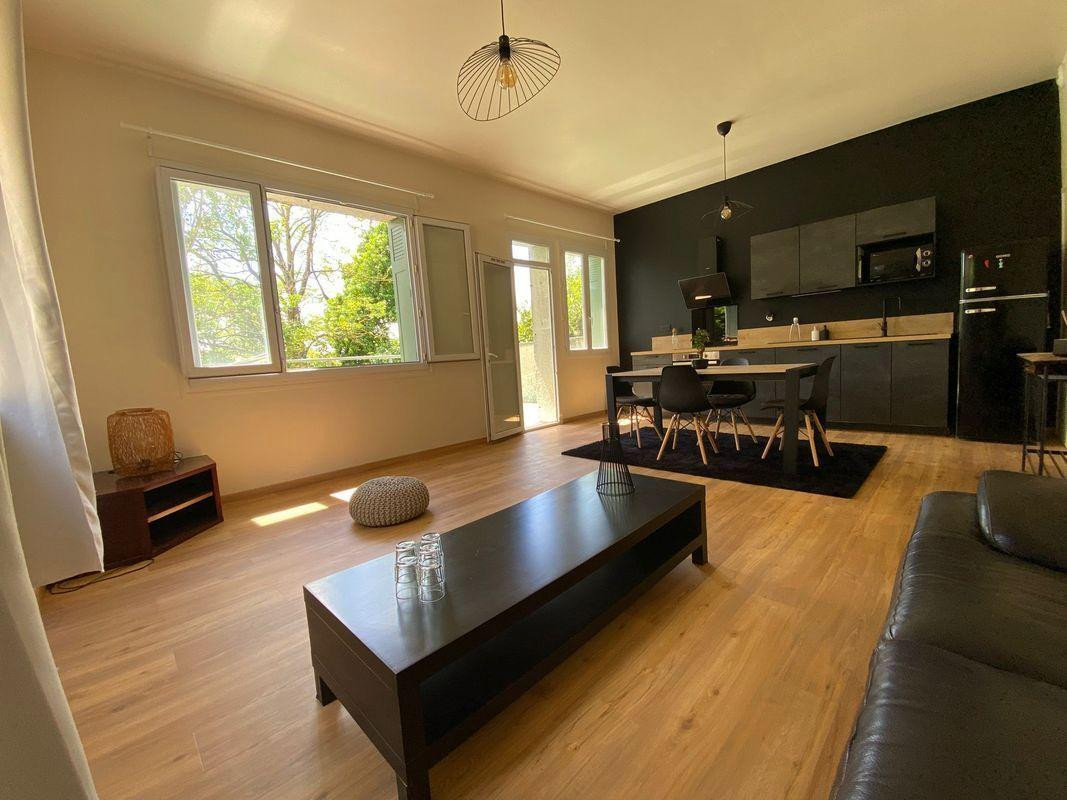 
                                                Location
                                                 Beau T3 meublé 67m² refait à neuf avec terrasse