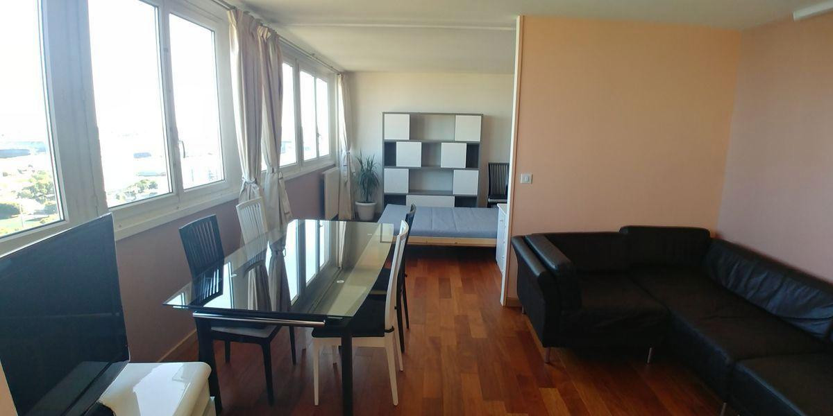 
                                                Location
                                                 Beau T3 meublé 67m² très lumineux