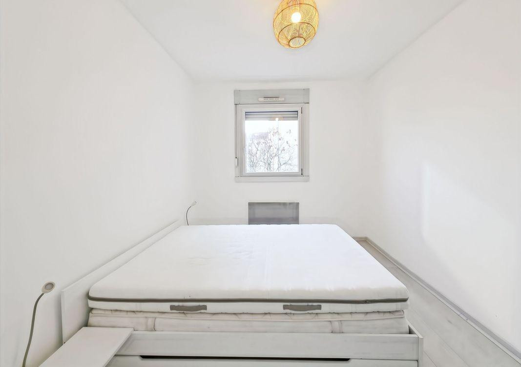 
                                                Location
                                                 Beau T3 meublé 70m² avec Terrasse & Box