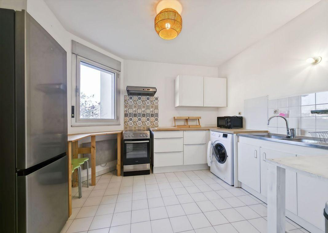 
                                                Location
                                                 Beau T3 meublé 70m² avec Terrasse & Box