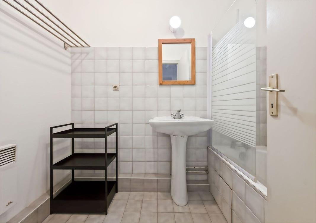 
                                                Location
                                                 Beau T3 meublé 70m² avec Terrasse & Box