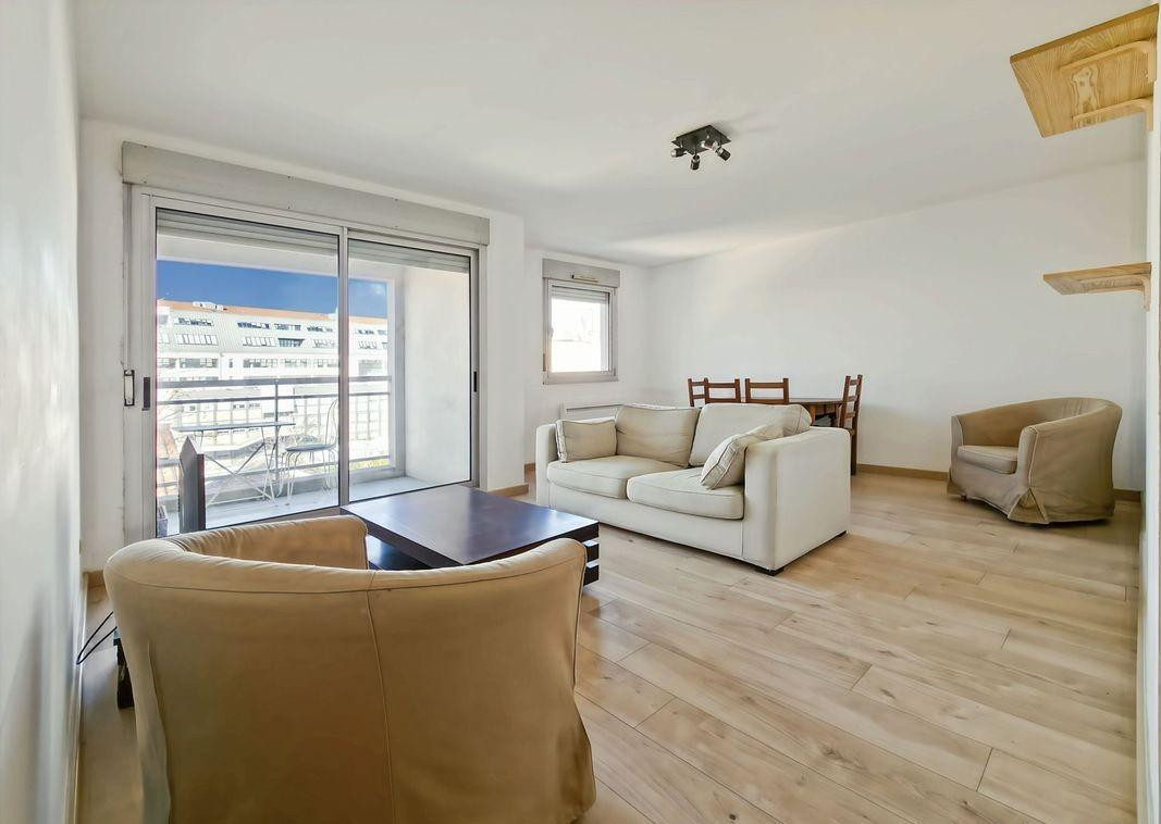 
                                                Location
                                                 Beau T3 meublé 70m² avec Terrasse & Box