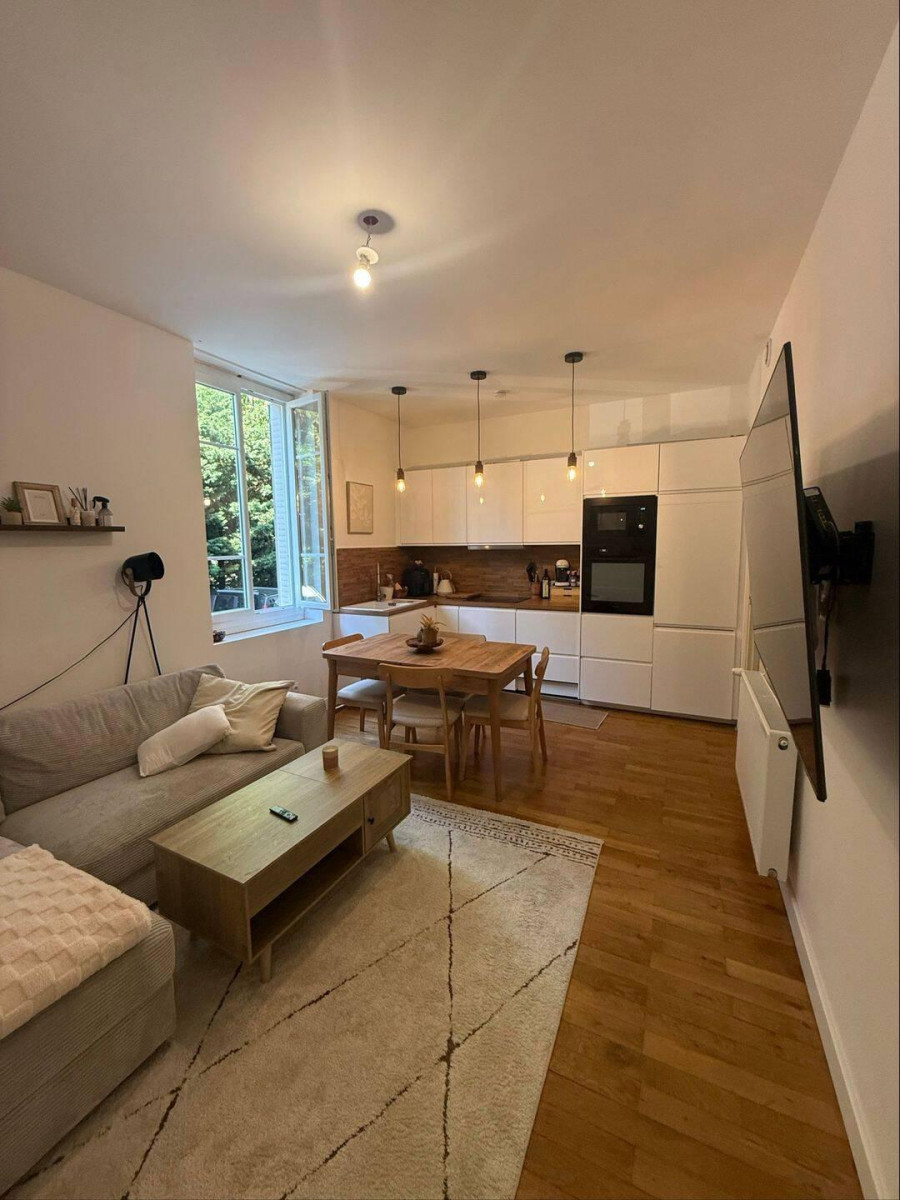 
                                                Location
                                                 Beau T3 meublé 72m² à Gerland