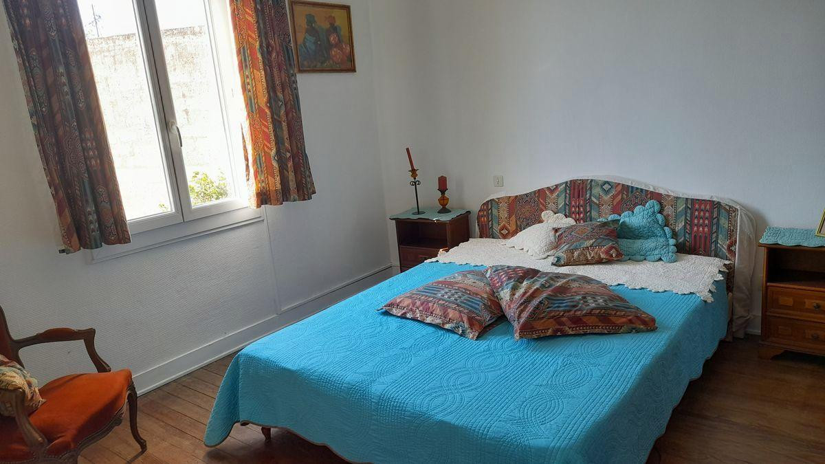 
                                                Location
                                                 Beau T3 Meublé 75m²