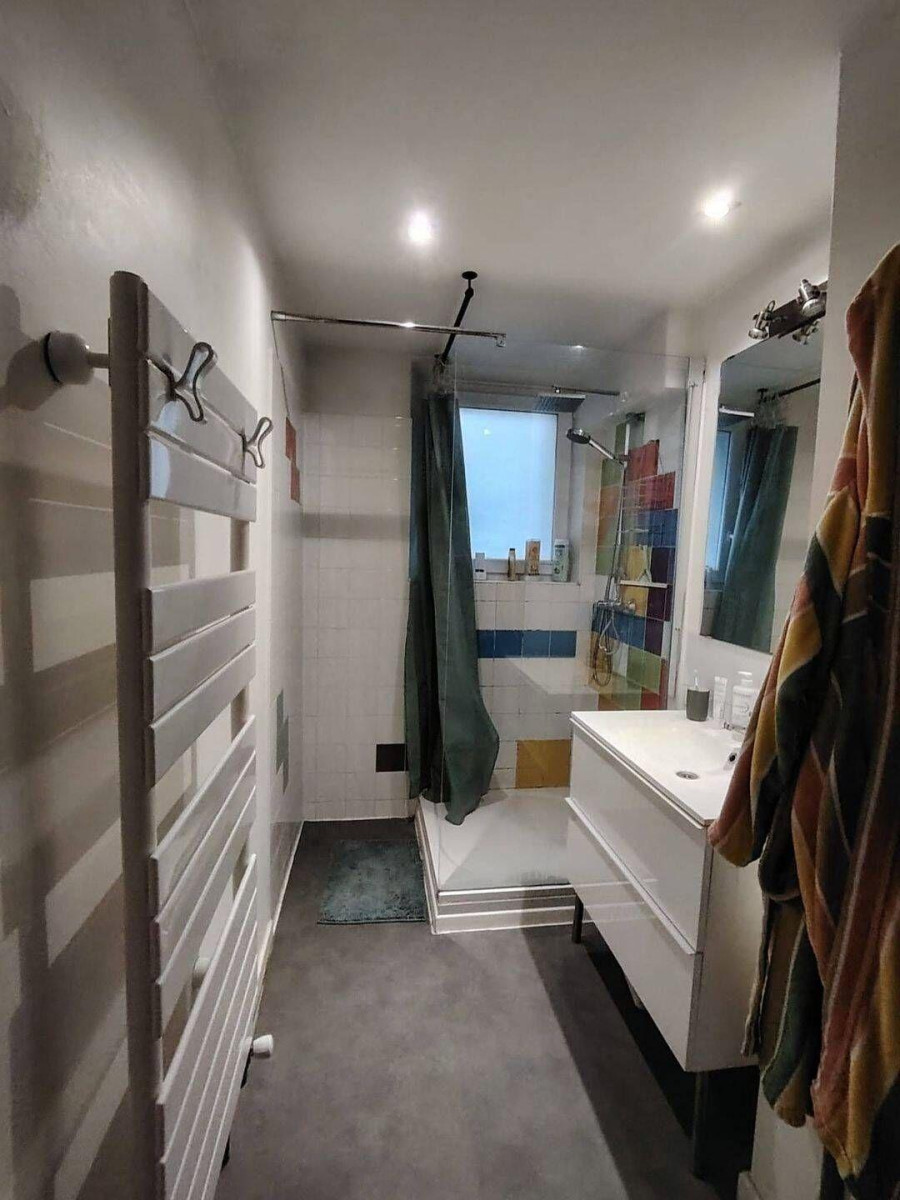 
                                                Location
                                                 Beau T3 meublé 75m² avec balcons