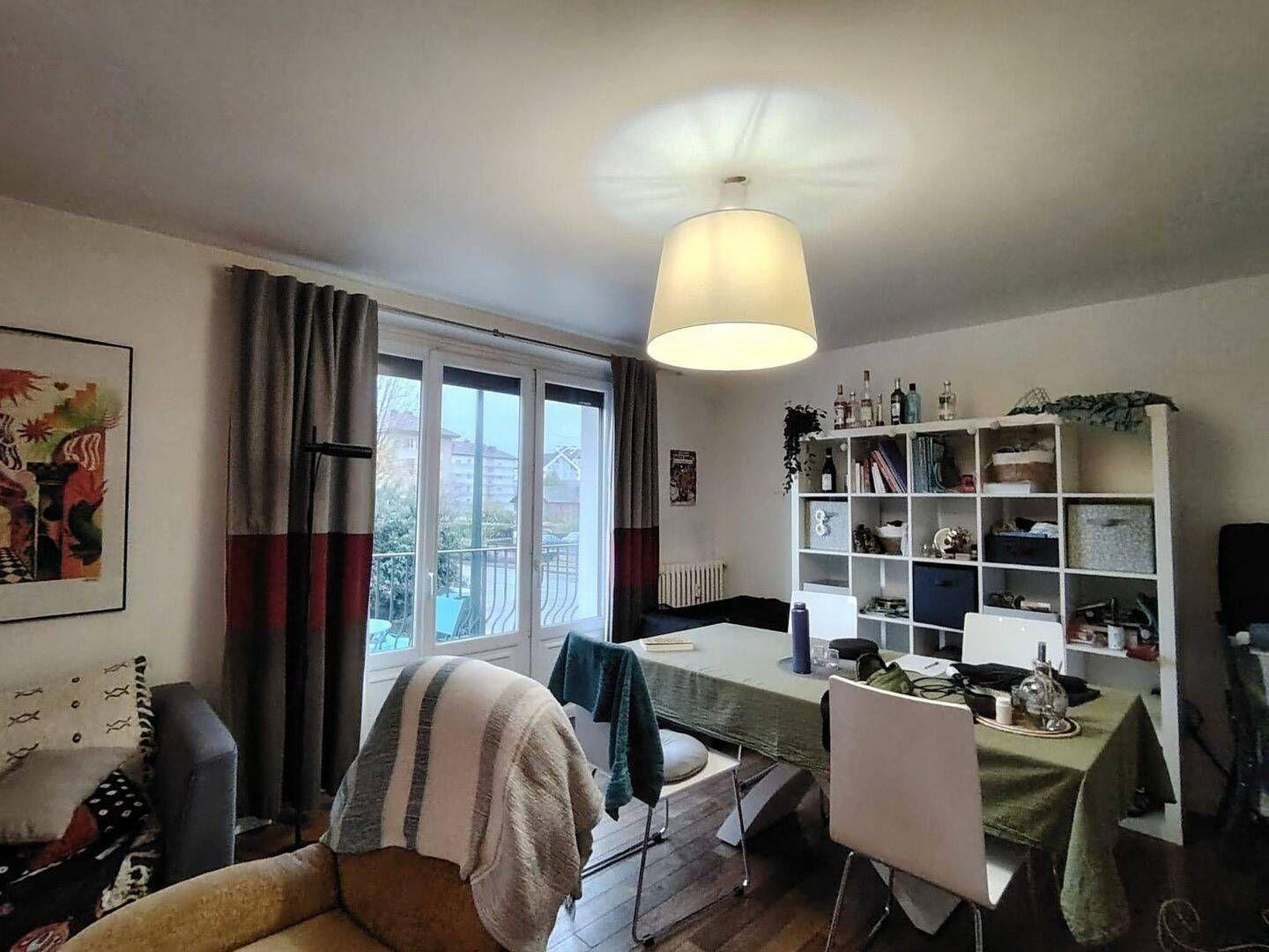 
                                                Location
                                                 Beau T3 meublé 75m² avec balcons