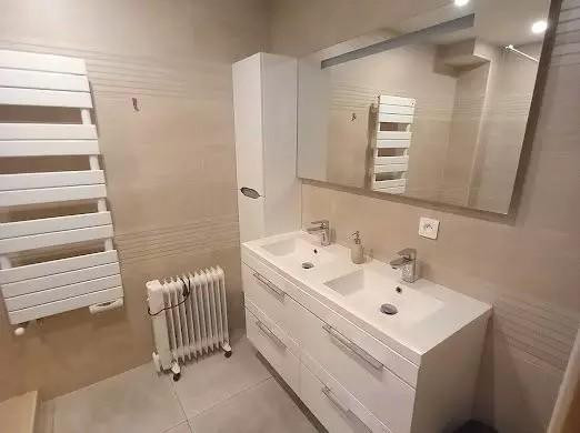 
                                                Location
                                                 Beau T3 meublé 80m² avec balcon et parking