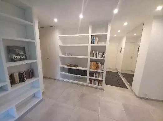 
                                                Location
                                                 Beau T3 meublé 80m² avec balcon et parking