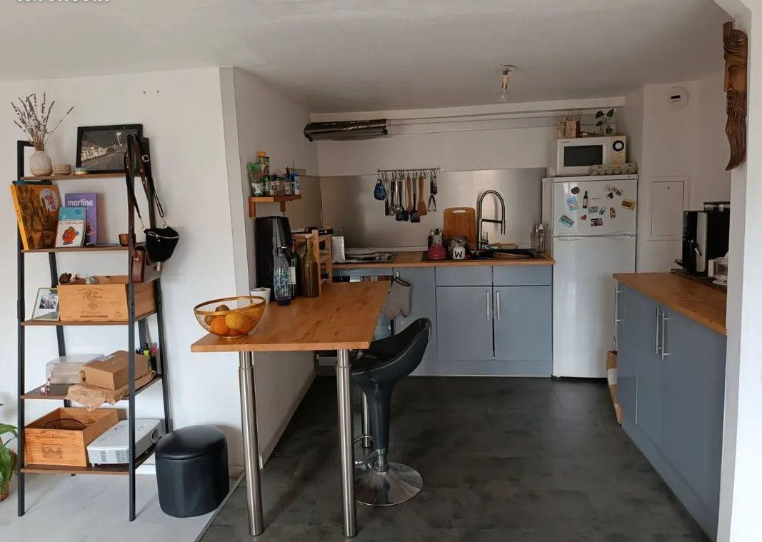 
                                                Location
                                                 Beau T3 meublé refait à neuf 62m² Centre