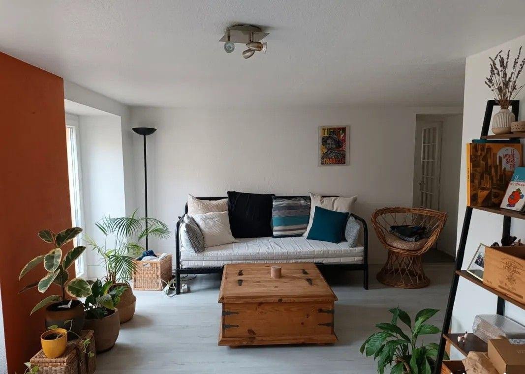 
                                                Location
                                                 Beau T3 meublé refait à neuf 62m² Centre