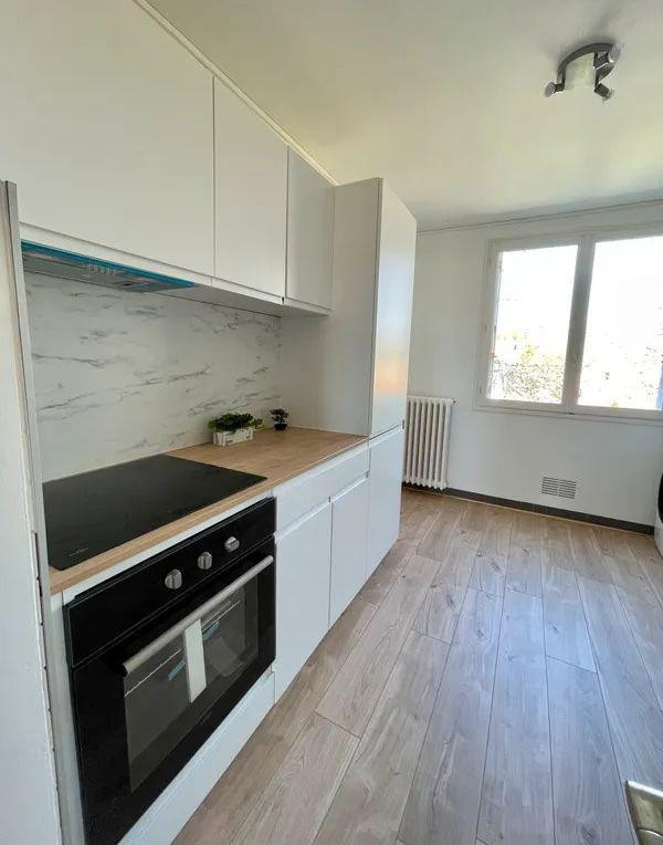 
                                                Location
                                                 Beau T3 meublé rénové 59m² (colocation possible)