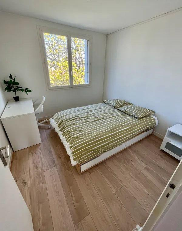 
                                                Location
                                                 Beau T3 meublé rénové 59m² (colocation possible)