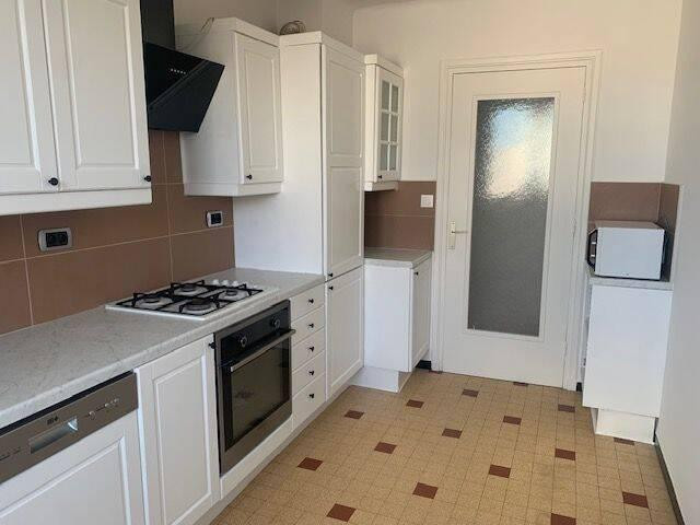 
                                                Location
                                                 Beau T3 refait à neuf Lyon 3