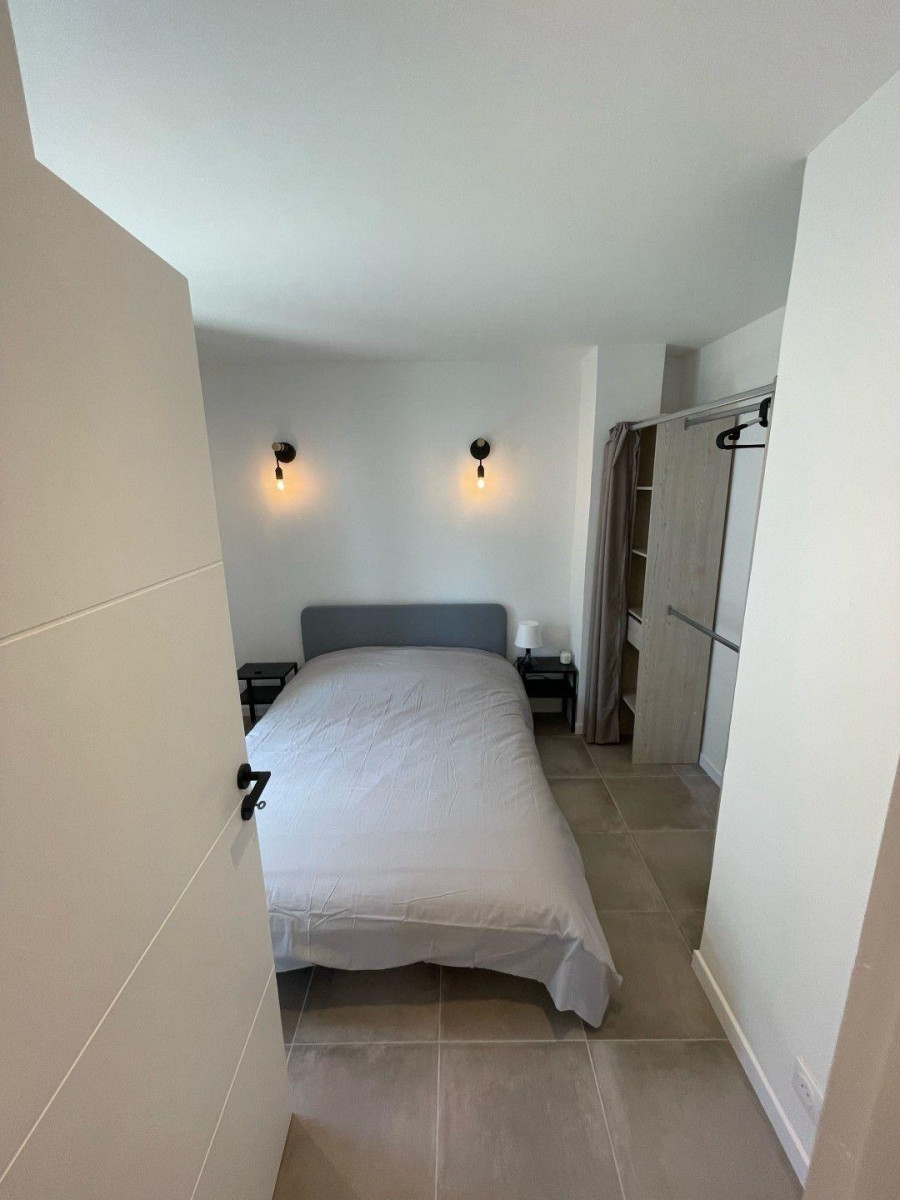 
                                                Location
                                                 Beau T3 refait à neuf meublé 50m² avec terrasse