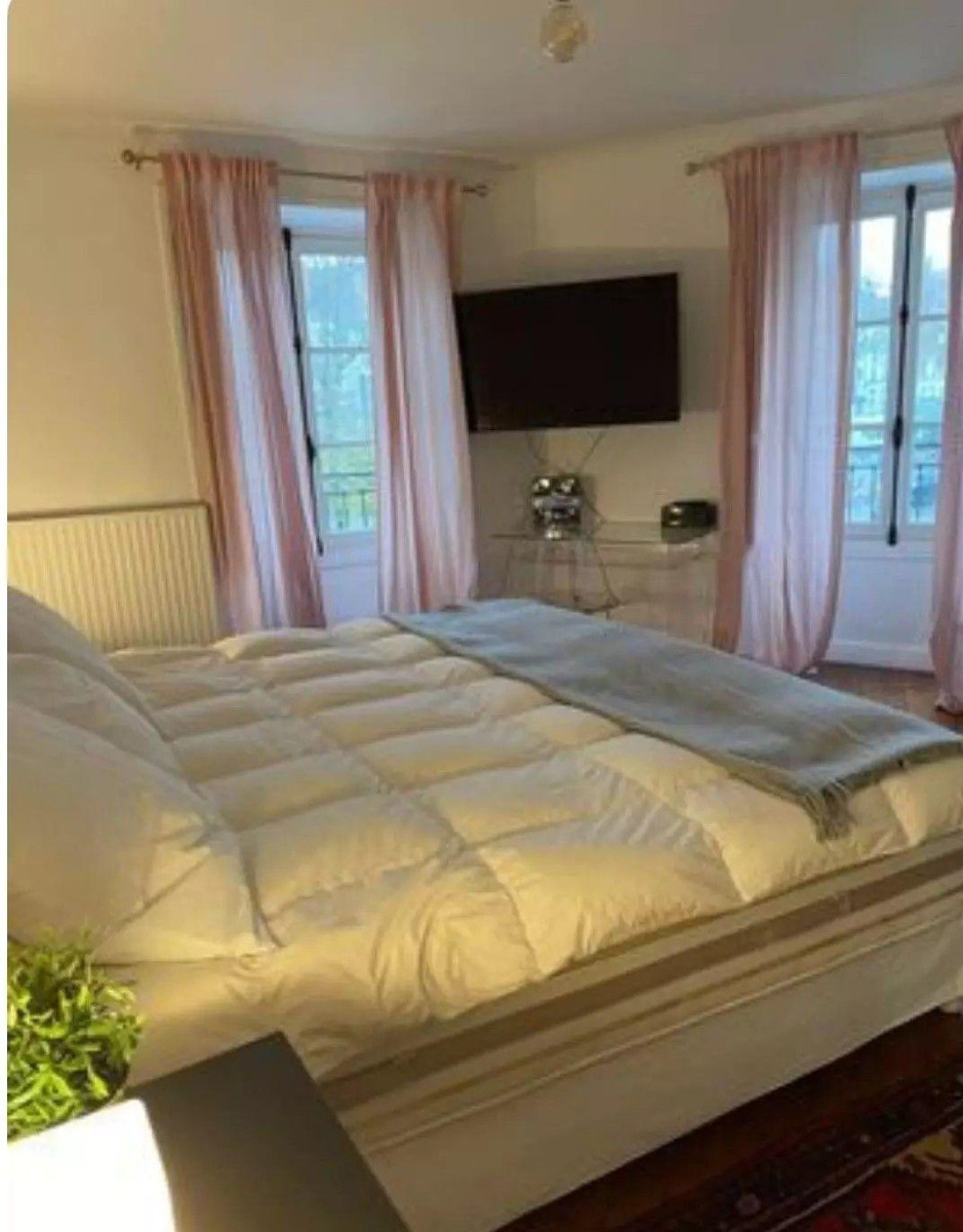 
                                                Location
                                                 Beau T3 rénové 70m² quartier Feydeau