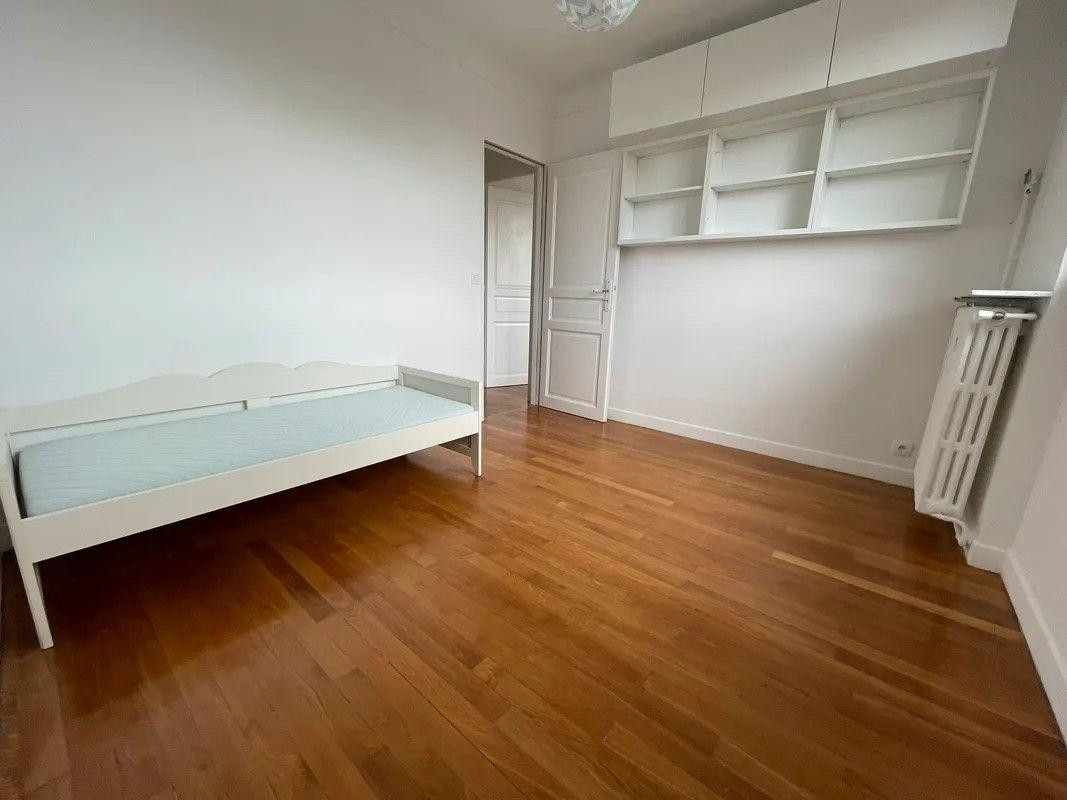 
                                                Location
                                                 Beau T3 traversant 59m² au dernier étage