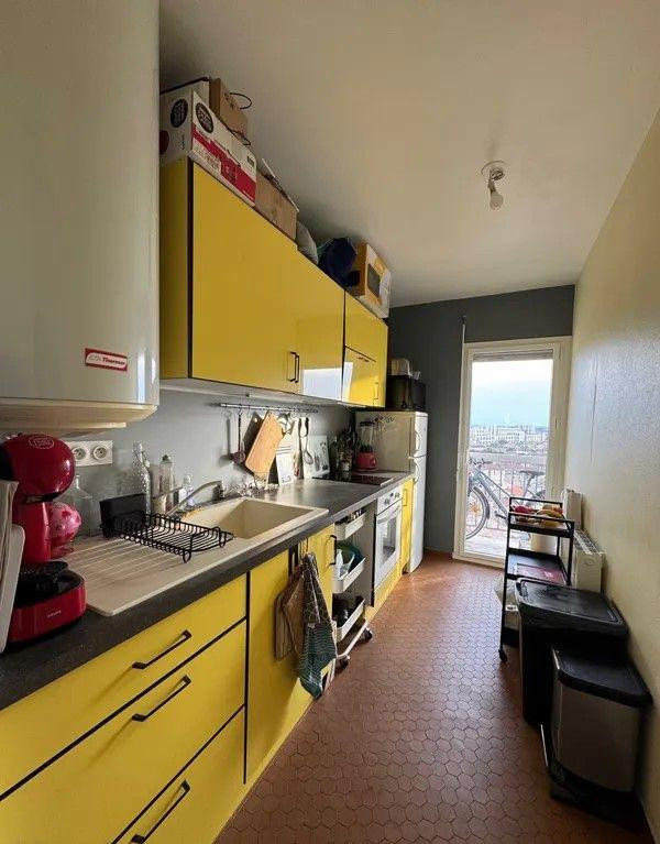 
                                                Location
                                                 Beau T3 très lumineux et traversant de 67 m²