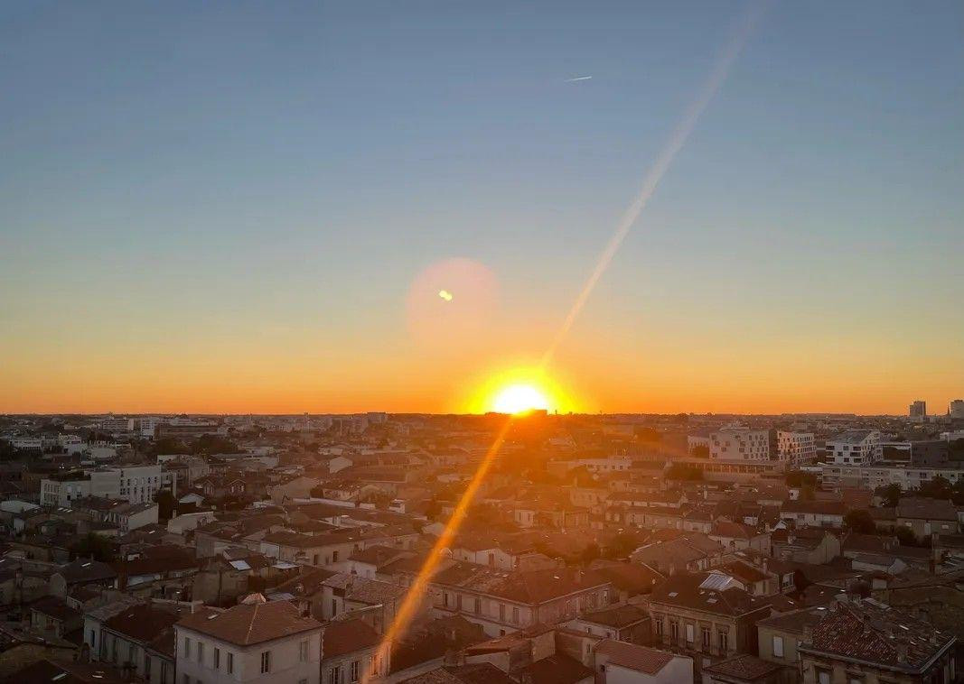 
                                                Location
                                                 Beau T3 très lumineux et traversant de 67 m²