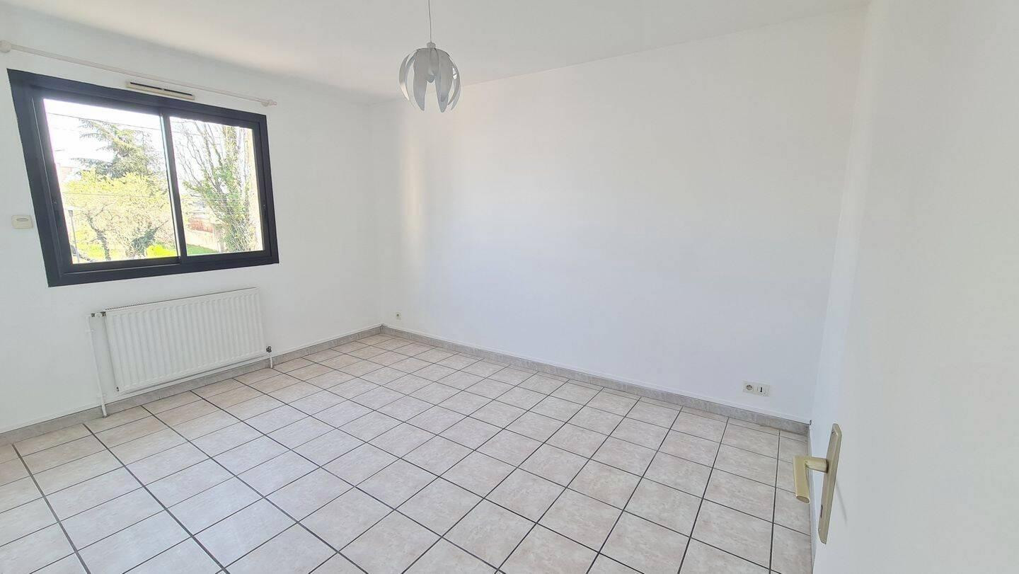 
                                                Location
                                                 Beau T4 lumineux de 106 m²