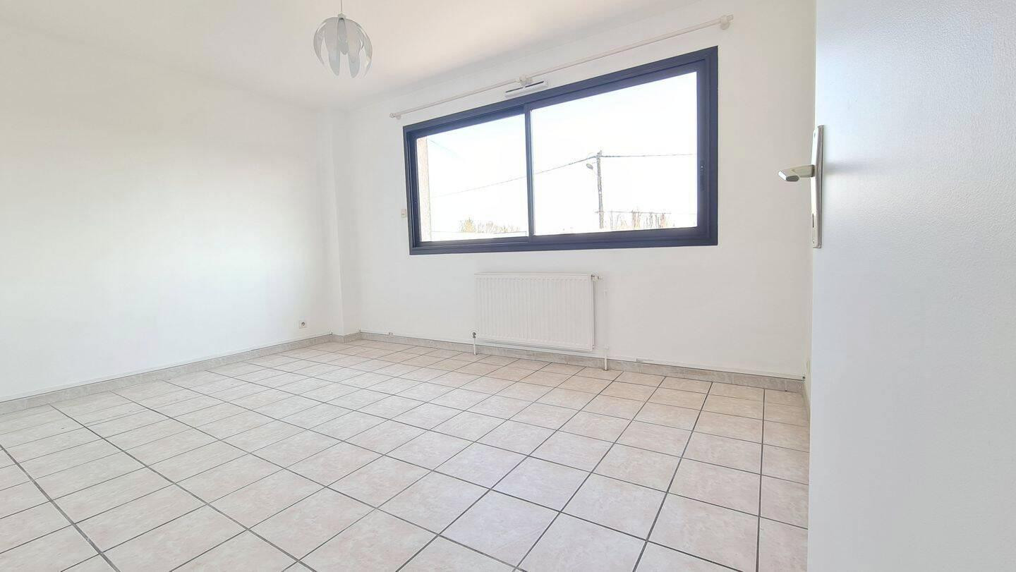 
                                                Location
                                                 Beau T4 lumineux de 106 m²