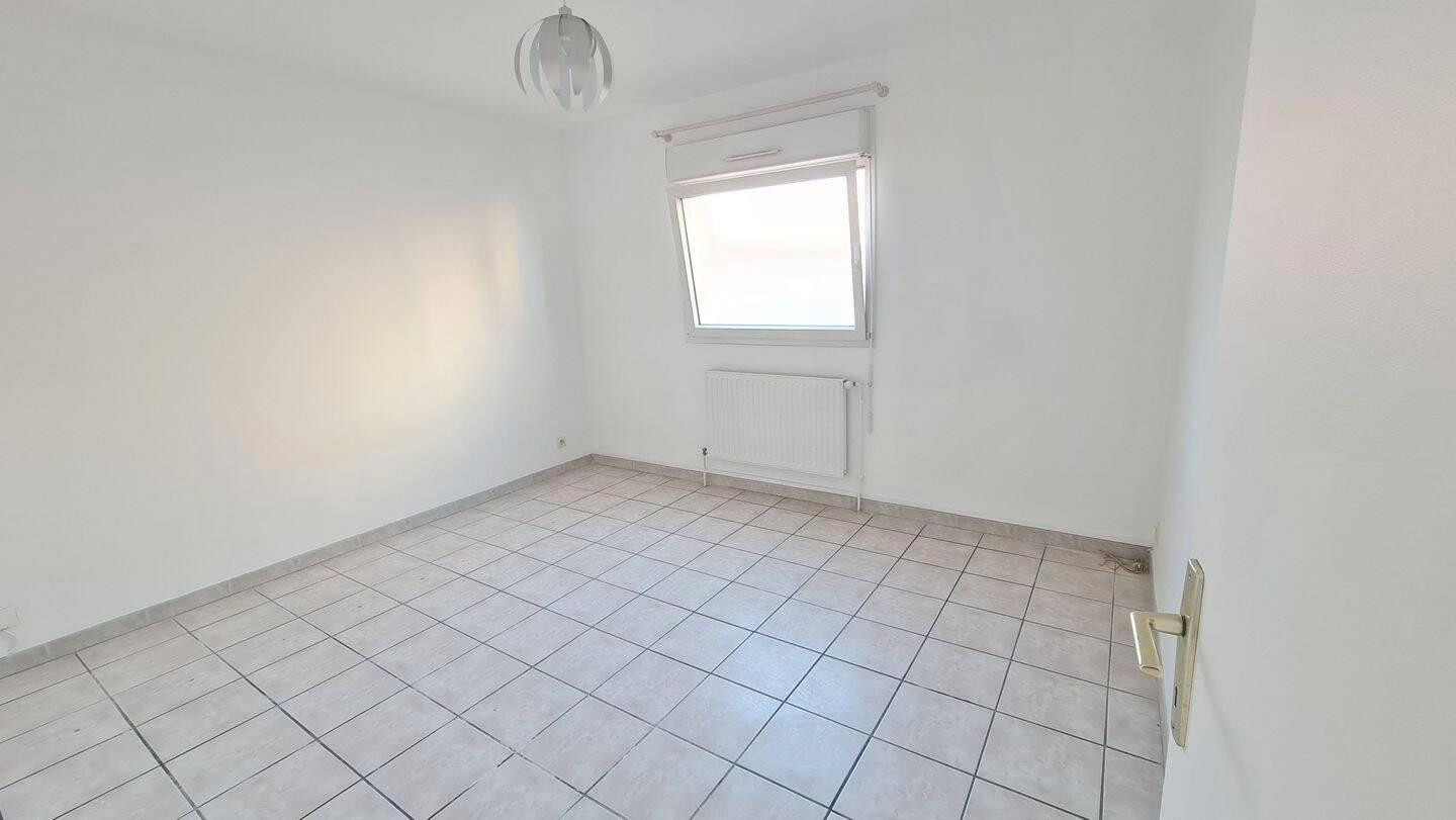 
                                                Location
                                                 Beau T4 lumineux de 106 m²