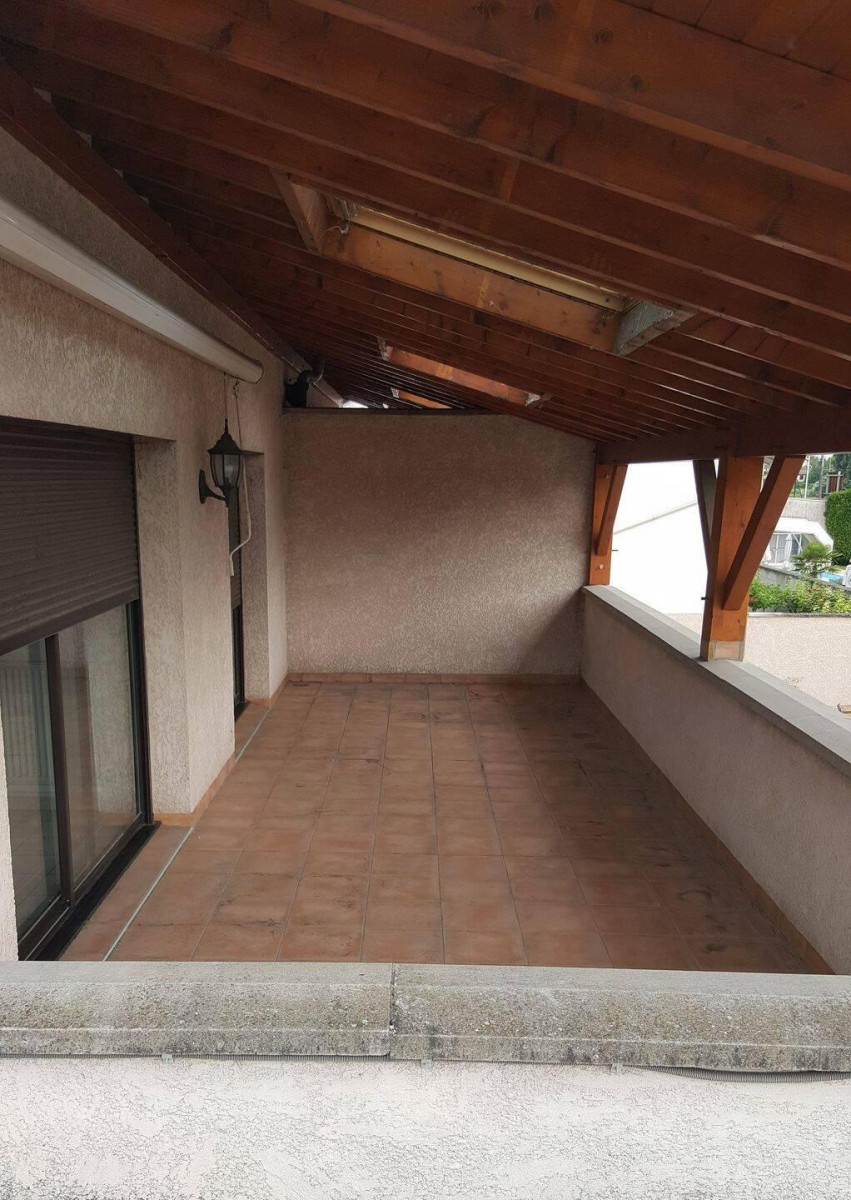 
                                                Location
                                                 Beau T4 lumineux de 106 m²