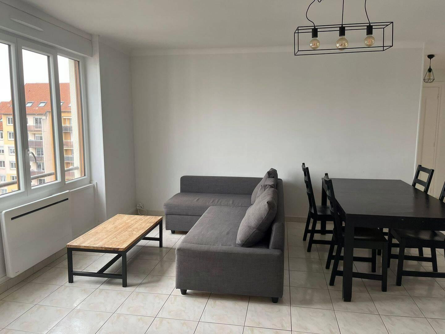 
                                                Location
                                                 Beau T4 meublé 82m² traversant et lumineux