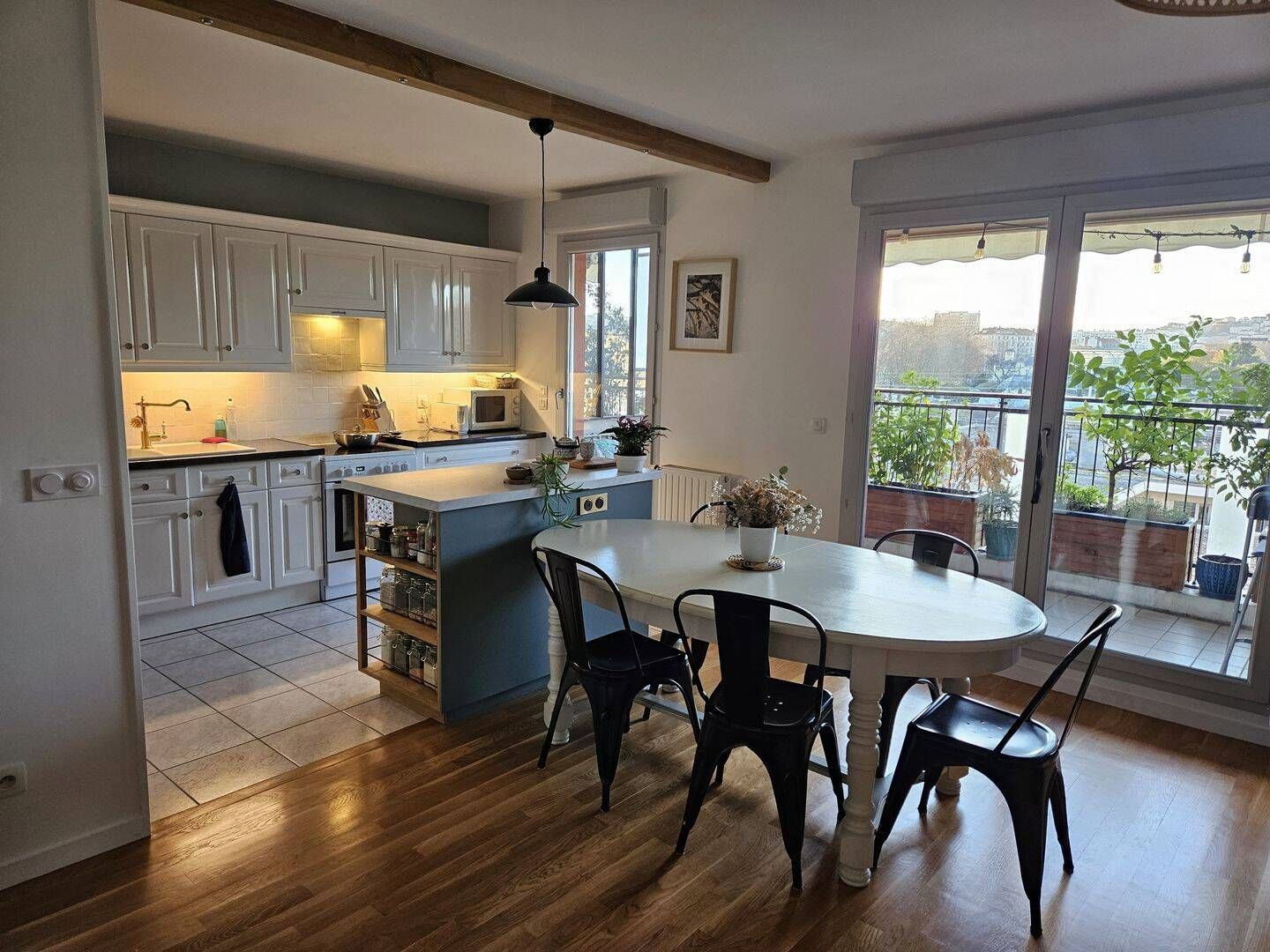 
                                                Location
                                                 Beau T4 meublé 87m²  Vue sur Parc de la Tête d’Or